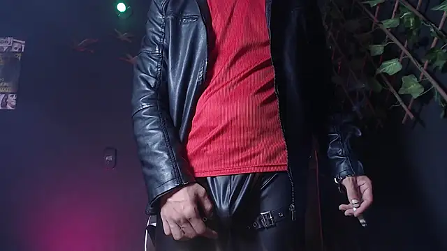 Snapshot of Dicaprioo_ chatting on 10/19/25, 06:43 Dicaprioo online show from 10/19/25, 06:43