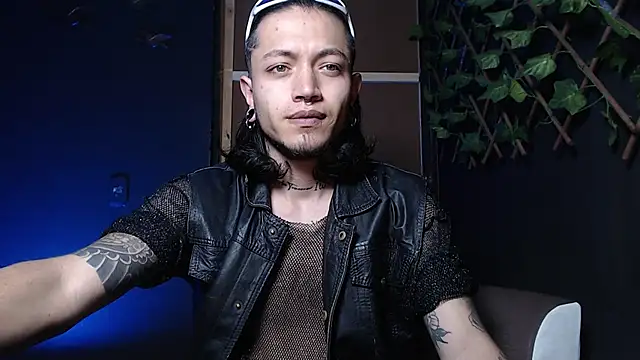 Snapshot of Dicaprioo_ chatting on 10/24/25, 05:39 Dicaprioo online show from 10/24/25, 05:39