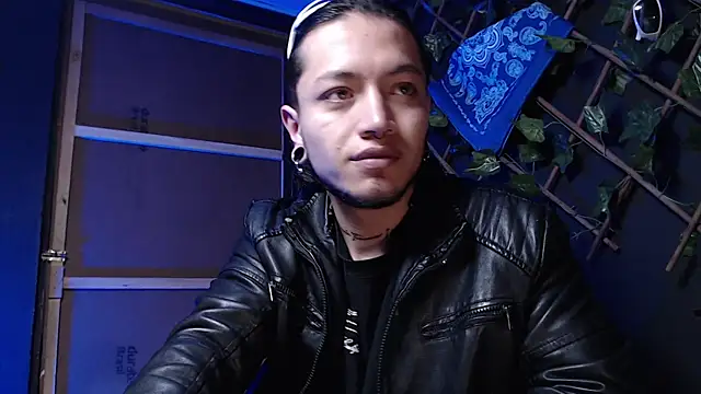 Snapshot of Dicaprioo_ chatting on 12/01/25, 10:21 Dicaprioo online show from 12/01/25, 10:21