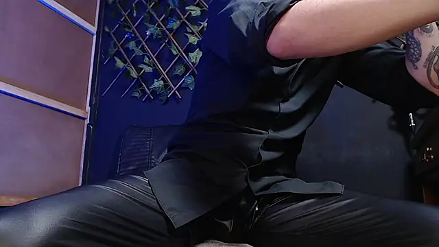 Snapshot of Dicaprioo_ chatting on 11/26/25, 05:57 Dicaprioo online show from 11/26/25, 05:57