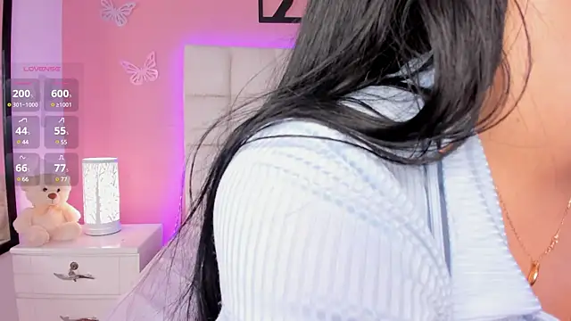 Snapshot of Emily_roux chatting on 01/28/25, 01:18 Emily roux online show from 01/28/25, 01:18