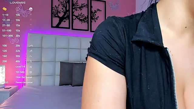 Snapshot of Emily_roux chatting on 01/04/25, 04:01 Emily roux online show from 01/04/25, 04:01