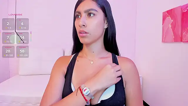 Snapshot of Emily_roux chatting on 10/08/25, 12:23 Emily roux online show from 10/08/25, 12:23