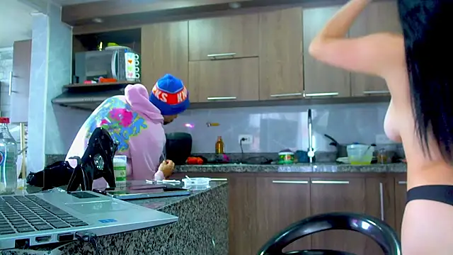 Snapshot of adan_eva960 chatting on 03/12/25, 06:53 adan eva960 online show from 03/12/25, 06:53