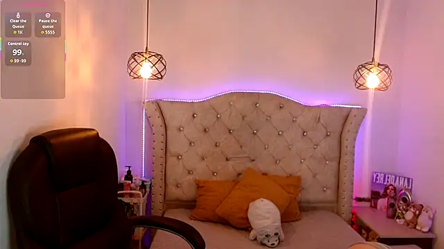 Charlotte Jones   online show from 12/14/25, 11:16