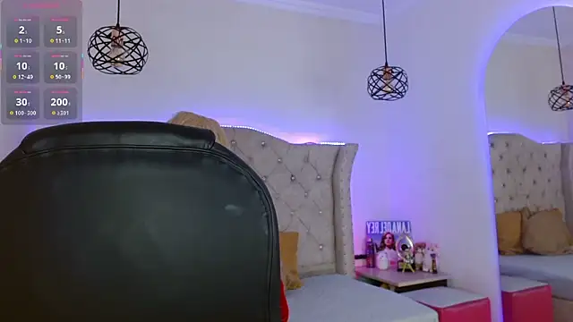 Snapshot of Charlotte_Jones__ chatting on 12/22/25, 11:32 Charlotte Jones online show from 12/22/25, 11:32