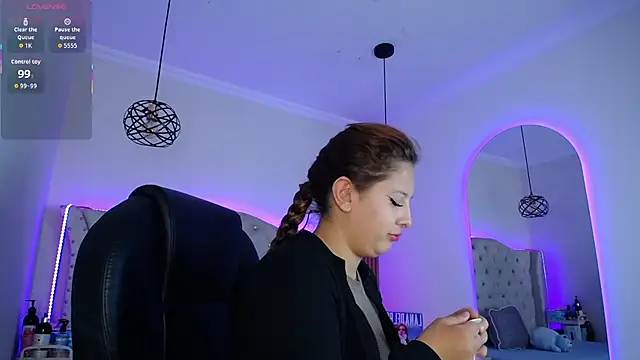 Snapshot of Charlotte_Jones__ chatting on 01/15/26, 11:13 Charlotte Jones online show from 01/15/26, 11:13