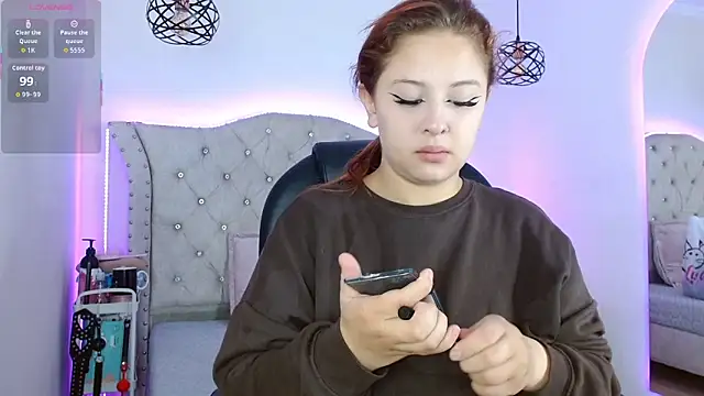 Charlotte Jones   online show from 12/18/25, 11:14