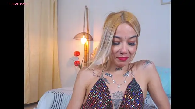 Snapshot of Veronicaa_2 chatting on 09/13/25, 09:37 Veronicaa 2 online show from 09/13/25, 09:37