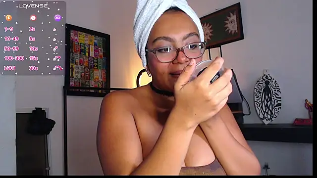 Snapshot of Rachell__420 chatting on 04/07/26, 11:17 Rachell 420 online show from 04/07/26, 11:17