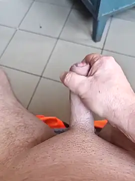 Szeltolo001 online show from 12/18/25, 11:14