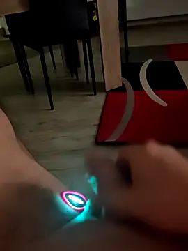 Snapshot of Szeltolo001 chatting on 01/18/26, 03:32 Szeltolo001 online show from 01/18/26, 03:32