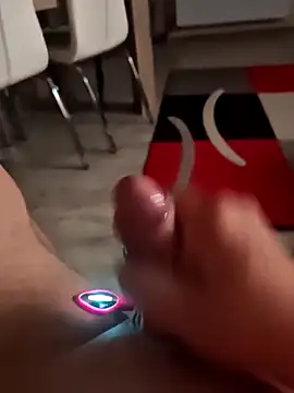 Szeltolo001 online show from 04/08/26, 10:44