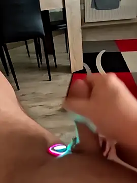 Snapshot of Szeltolo001 chatting on 02/15/26, 05:19 Szeltolo001 online show from 02/15/26, 05:19