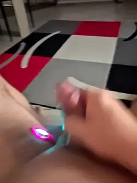 Snapshot of Szeltolo001 chatting on 12/23/25, 04:56 Szeltolo001 online show from 12/23/25, 04:56