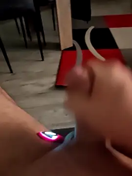 Snapshot of Szeltolo001 chatting on 02/19/26, 03:25 Szeltolo001 online show from 02/19/26, 03:25