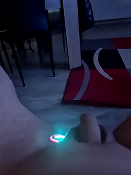 Snapshot of Szeltolo001 chatting on 02/13/26, 04:01 Szeltolo001 online show from 02/13/26, 04:01