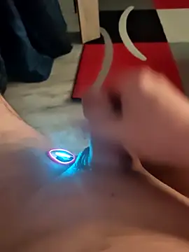 Snapshot of Szeltolo001 chatting on 02/04/26, 03:01 Szeltolo001 online show from 02/04/26, 03:01