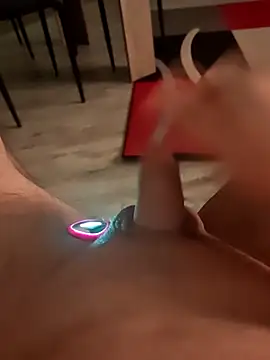 Snapshot of Szeltolo001 chatting on 02/09/26, 03:37 Szeltolo001 online show from 02/09/26, 03:37