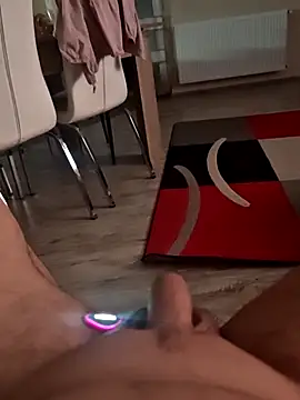 Szeltolo001 online show from 04/15/26, 09:48