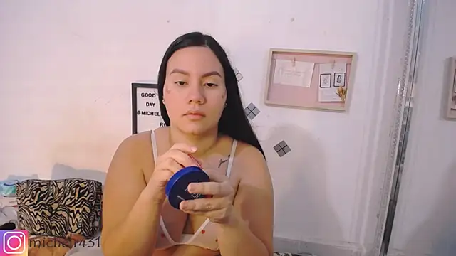 Mia  reys online show from 09/27/25, 12:11