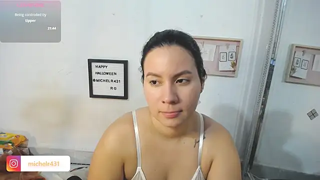 Mia  reys online show from 11/18/25, 11:35