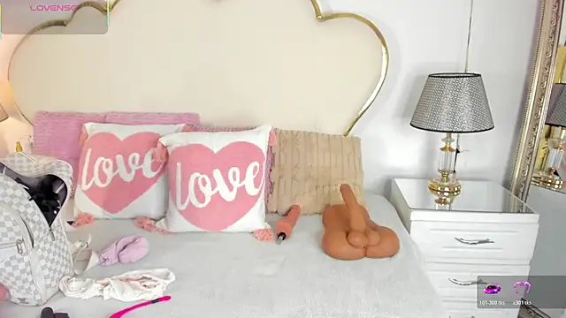 CahitlinBell online show from 11/28/25, 08:47