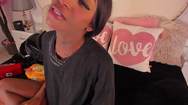 CahitlinBell online show from 11/19/25, 05:29