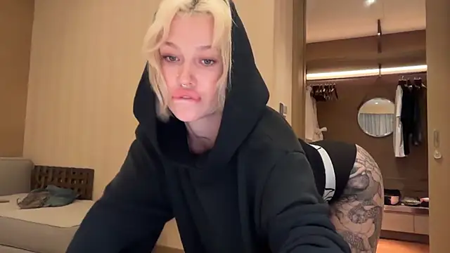 Golden Aline online show from 04/08/26, 12:06