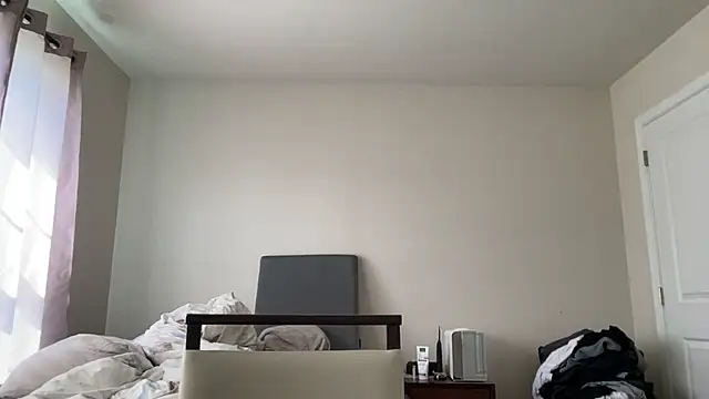 SluggishChase99 online show from 04/15/26, 03:27