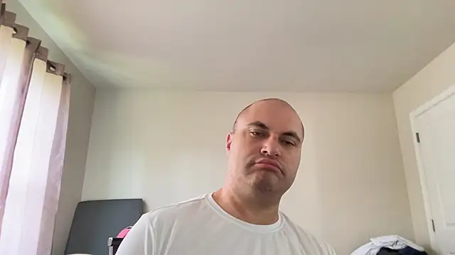 SluggishChase99 online show from 06/05/26, 05:18