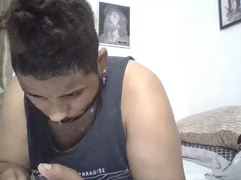 Snapshot of Dj-yefri-pauta chatting on 05/06/26, 02:37 Dj-yefri-pauta online show from 05/06/26, 02:37