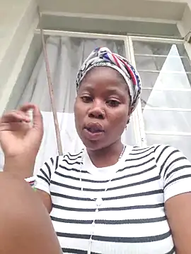Snapshot of PerfectionBerrie chatting on 02/10/25, 01:33 PerfectionBerrie online show from 02/10/25, 01:33