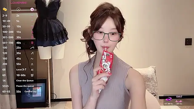 omaiiil online show from 11/04/25, 12:20