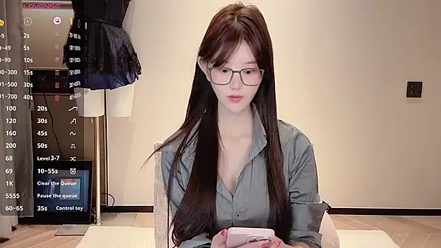 omaiiil online show from 11/12/25, 12:42