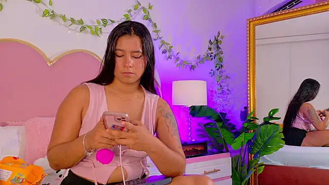 EmmaCrush online show from 12/16/25, 08:46