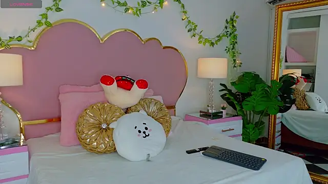 EmmaCrush online show from 11/12/25, 09:51