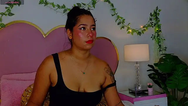 EmmaCrush online show from 11/13/25, 09:40