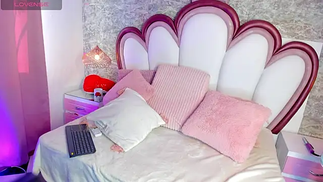 EmmaCrush online show from 03/07/26, 09:20