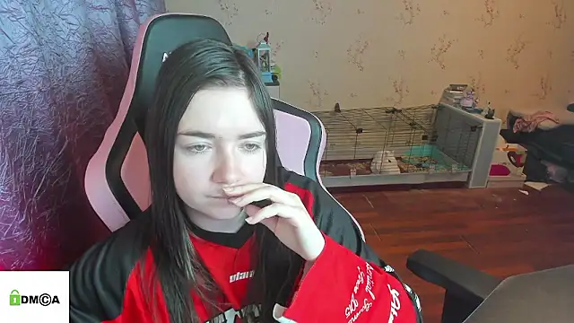 Snapshot of Crazy_forest_fairy chatting on 01/13/26, 04:38 Crazy forest fairy online show from 01/13/26, 04:38