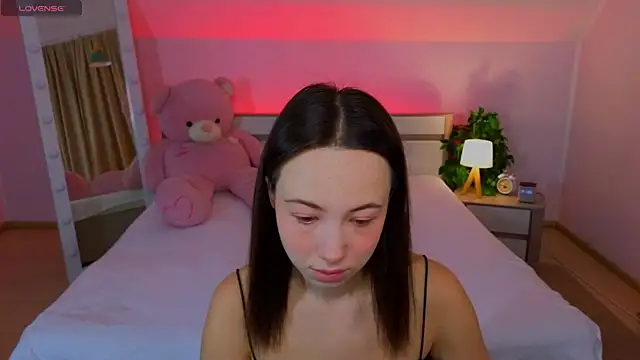 Hayle Hill online show from 11/17/25, 01:20