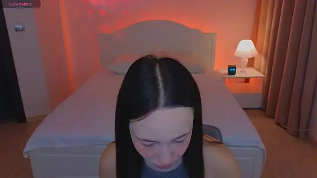 Hayle Hill online show from 11/18/25, 01:54