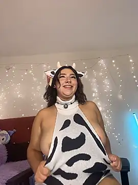 Snapshot of scarlett_queen56 chatting on 10/10/25, 05:30 scarlett queen56 online show from 10/10/25, 05:30