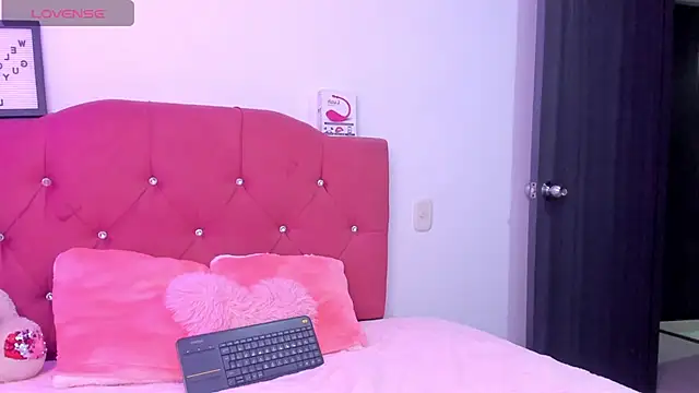 LucianaTomson online show from 11/22/25, 09:02