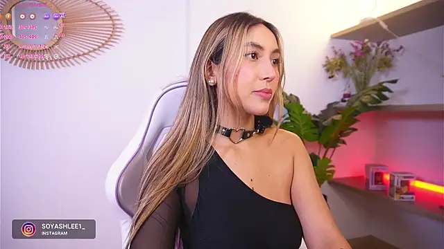 ashley2004 x online show from 10/22/25, 12:21