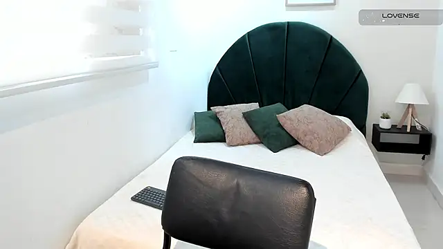  alaiasmile  online show from 05/24/26, 12:27