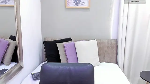  alaiasmile  online show from 11/23/25, 03:55