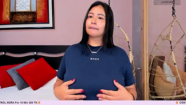  alaiasmile  online show from 11/07/25, 11:48