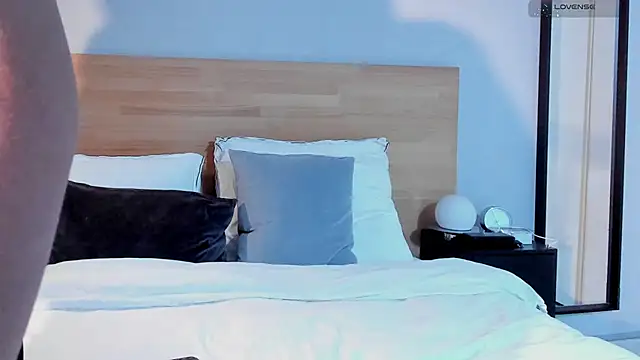  alaiasmile  online show from 12/20/25, 07:39