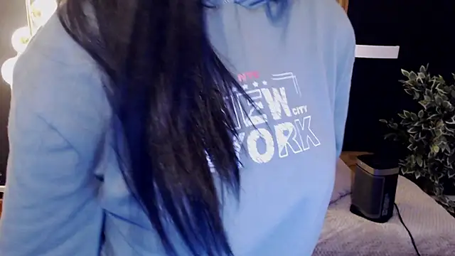 Snapshot of dafne_bss chatting on 03/18/25, 08:39 dafne bss online show from 03/18/25, 08:39